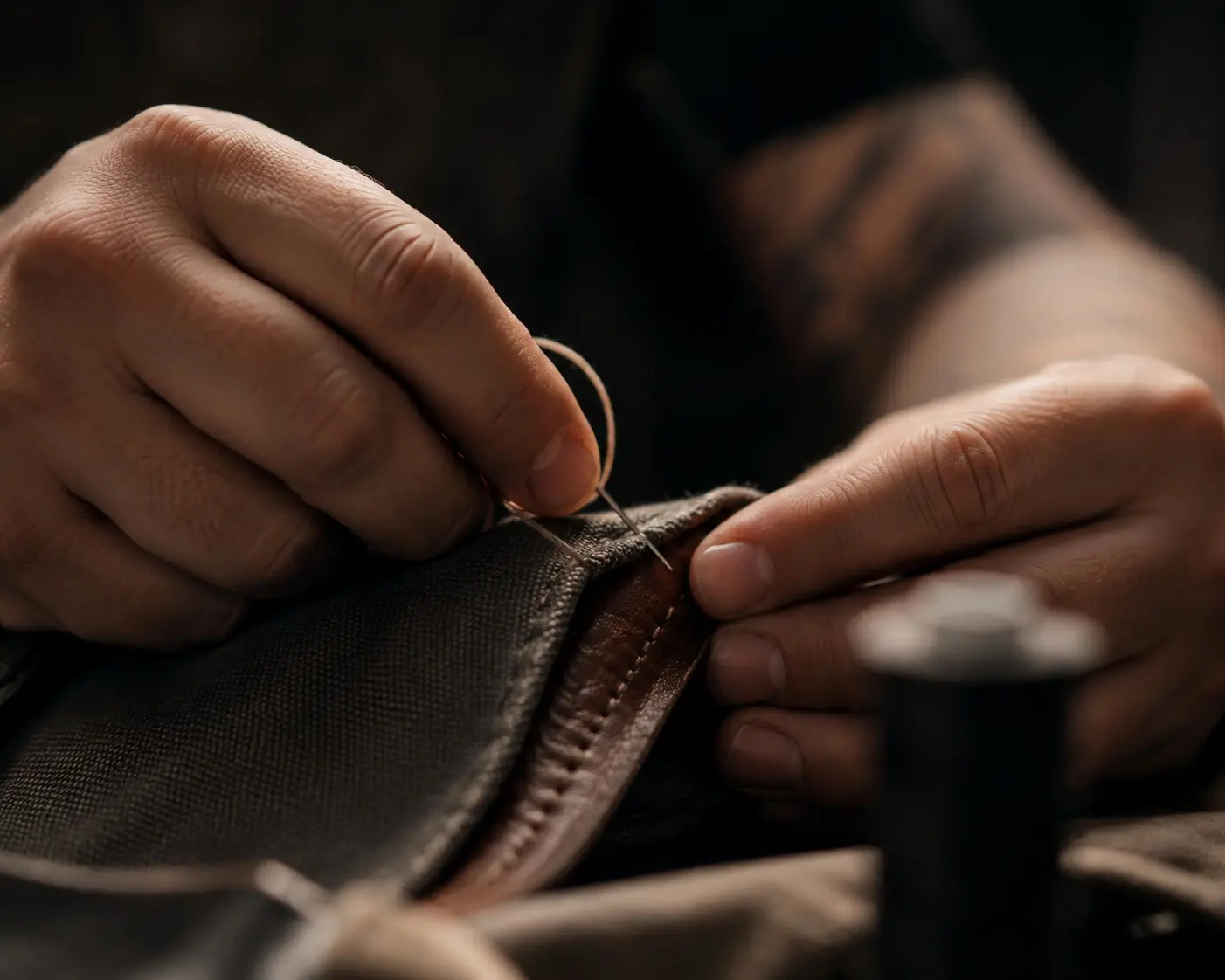 Dettaglio delle mani al lavoro